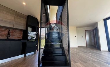 Arquitectura Única: Casa Industrial 4D/4B