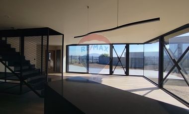 Arquitectura Única: Casa Industrial 4D/4B