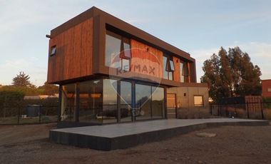 Arquitectura Única: Casa Industrial 4D/4B