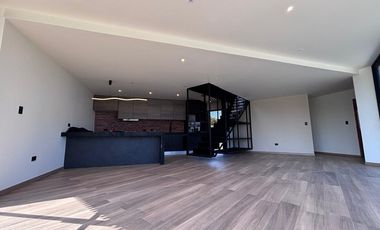 Arquitectura Única: Casa Industrial 4D/4B