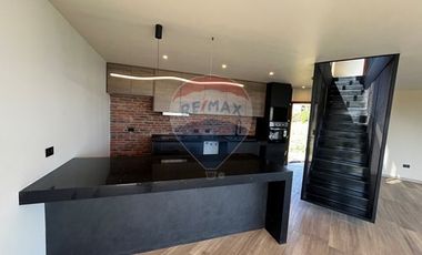 Arquitectura Única: Casa Industrial 4D/4B