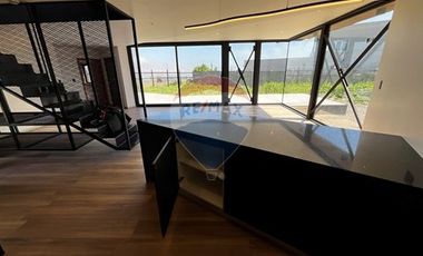 Arquitectura Única: Casa Industrial 4D/4B