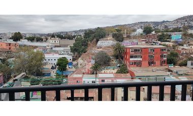 Arriendo casa en Cerro Alegre, 6 habitaciones