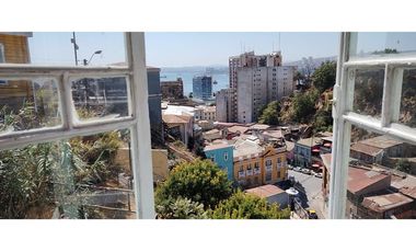 Arriendo casa en Cerro Alegre, 6 habitaciones