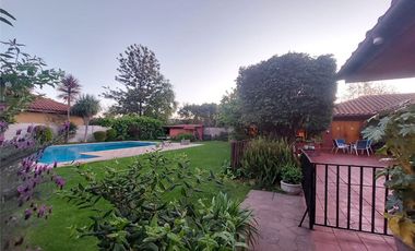 Casa en exclusivo sector de Santa Cruz