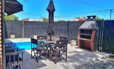 Casa en venta - 5 ambientes - patio y pileta de fibra de vidrio