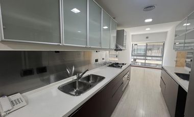 Alquiler sin muebles 2 suites más dependencia, cochera y baulera,. Madero Center. Precio paquete