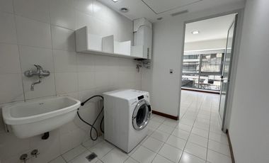 Alquiler sin muebles 2 suites más dependencia, cochera y baulera,. Madero Center. Precio paquete