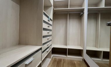 Alquiler sin muebles 2 suites más dependencia, cochera y baulera,. Madero Center. Precio paquete