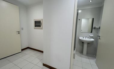 Alquiler sin muebles 2 suites más dependencia, cochera y baulera,. Madero Center. Precio paquete