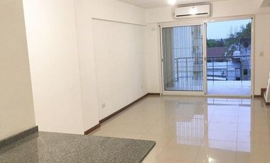 EXCELENTE 3 AMBIENTES EN DUPLEX COMO A ESTRENAR CON 2 BALCONES Y COCHERA CUBIERTA