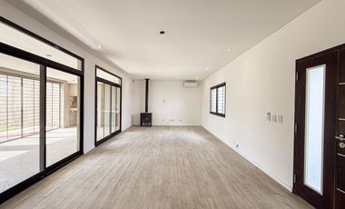 Casa en Funes City (calle Mármol 826)