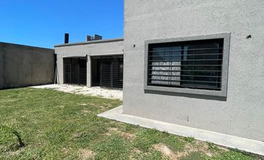 Casa en Funes City (calle Mármol 826)