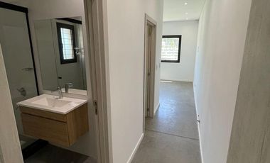 Casa en Funes City (calle Mármol 826)