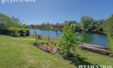 Casa a la laguna amoblada en Santa Clara