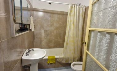 PH al Contrafrente en 2 Plantas, 5 Amb. con Patio y Terraza