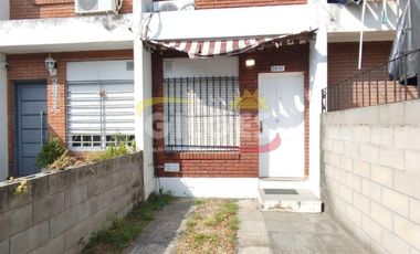 Alquiler de Duplex 3 Ambientes  en Ramos Mejia  Muy Buen Estado con Cochera y Patio