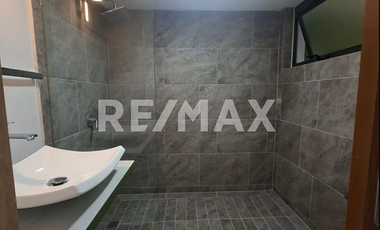 CASA COMPLEMENTE REMODELADA EN RENTA COL. LAS HIGUERILLAS GUADAJARA