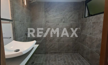 CASA COMPLEMENTE REMODELADA EN RENTA COL. LAS HIGUERILLAS GUADAJARA