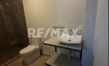 CASA COMPLEMENTE REMODELADA EN RENTA COL. LAS HIGUERILLAS GUADAJARA