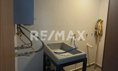 CASA COMPLEMENTE REMODELADA EN RENTA COL. LAS HIGUERILLAS GUADAJARA