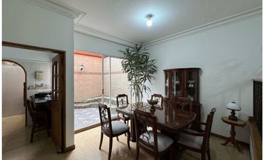 VENDO HERMOSA CASA EN EL POBLADO, MEDELLN