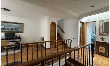 VENDO HERMOSA CASA EN EL POBLADO, MEDELLN