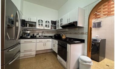 VENDO HERMOSA CASA EN EL POBLADO, MEDELLN