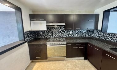 CASA EN VENTA A 5 MIN DE SATÉLITE RECIÉN REMODELADA