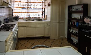 Venta de casa en condominio en Av. Centenario,  con jardín privado