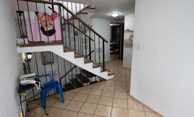 Venta de casa en condominio en Av. Centenario,  con jardín privado