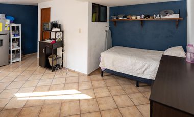 Venta de casa en condominio en Av. Centenario,  con jardín privado