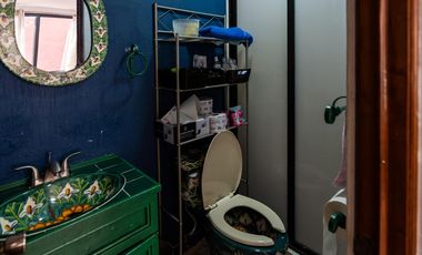 Venta de casa en condominio en Av. Centenario,  con jardín privado