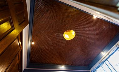 Venta de casa en condominio en Av. Centenario,  con jardín privado