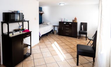 Venta de casa en condominio en Av. Centenario,  con jardín privado