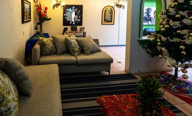 Venta de casa en condominio en Av. Centenario,  con jardín privado