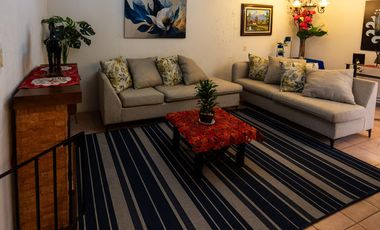 Venta de casa en condominio en Av. Centenario,  con jardín privado