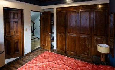 Venta de casa en condominio en Av. Centenario,  con jardín privado