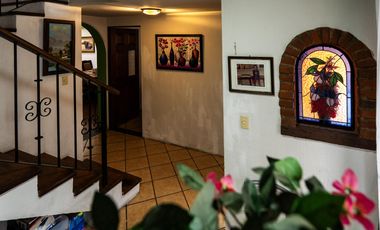 Venta de casa en condominio en Av. Centenario,  con jardín privado