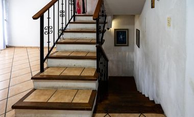 Venta de casa en condominio en Av. Centenario,  con jardín privado