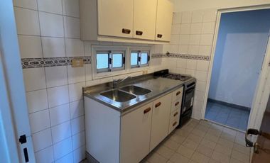 Villa Ballester - Dpto. 3 amb  céntrico - con balcón al frente!