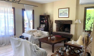 Alquiler Excelente Casa a la LAGUNA en San Benito ENERO TEMPORARIO pileta