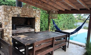 Alquiler Excelente Casa a la LAGUNA en San Benito ENERO TEMPORARIO pileta