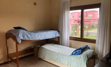 Alquiler Excelente Casa a la LAGUNA en San Benito ENERO TEMPORARIO pileta