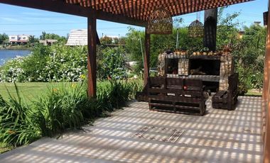 Alquiler Excelente Casa a la LAGUNA en San Benito ENERO TEMPORARIO pileta