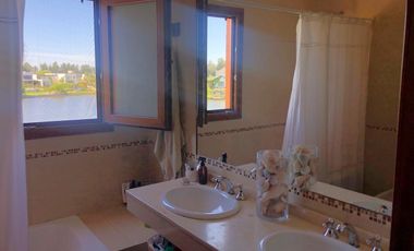 Alquiler Excelente Casa a la LAGUNA en San Benito ENERO TEMPORARIO pileta