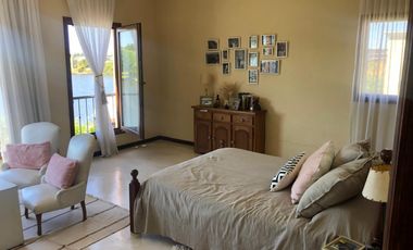 Alquiler Excelente Casa a la LAGUNA en San Benito ENERO TEMPORARIO pileta