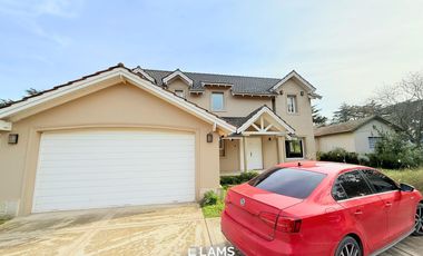 Casa 6 ambientes en Venta - En golf club Tulsa