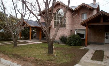 Casa 3 dormitorios - Neuquén Capital - Barrio Residencial Privado