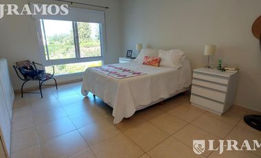 OPORTUNIDAD. APTO CREDITO. 3 DORMITORIOS, ESCRITORIO y SERVICIO.